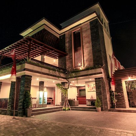 Transera Kamini Legian Hotel Luaran gambar