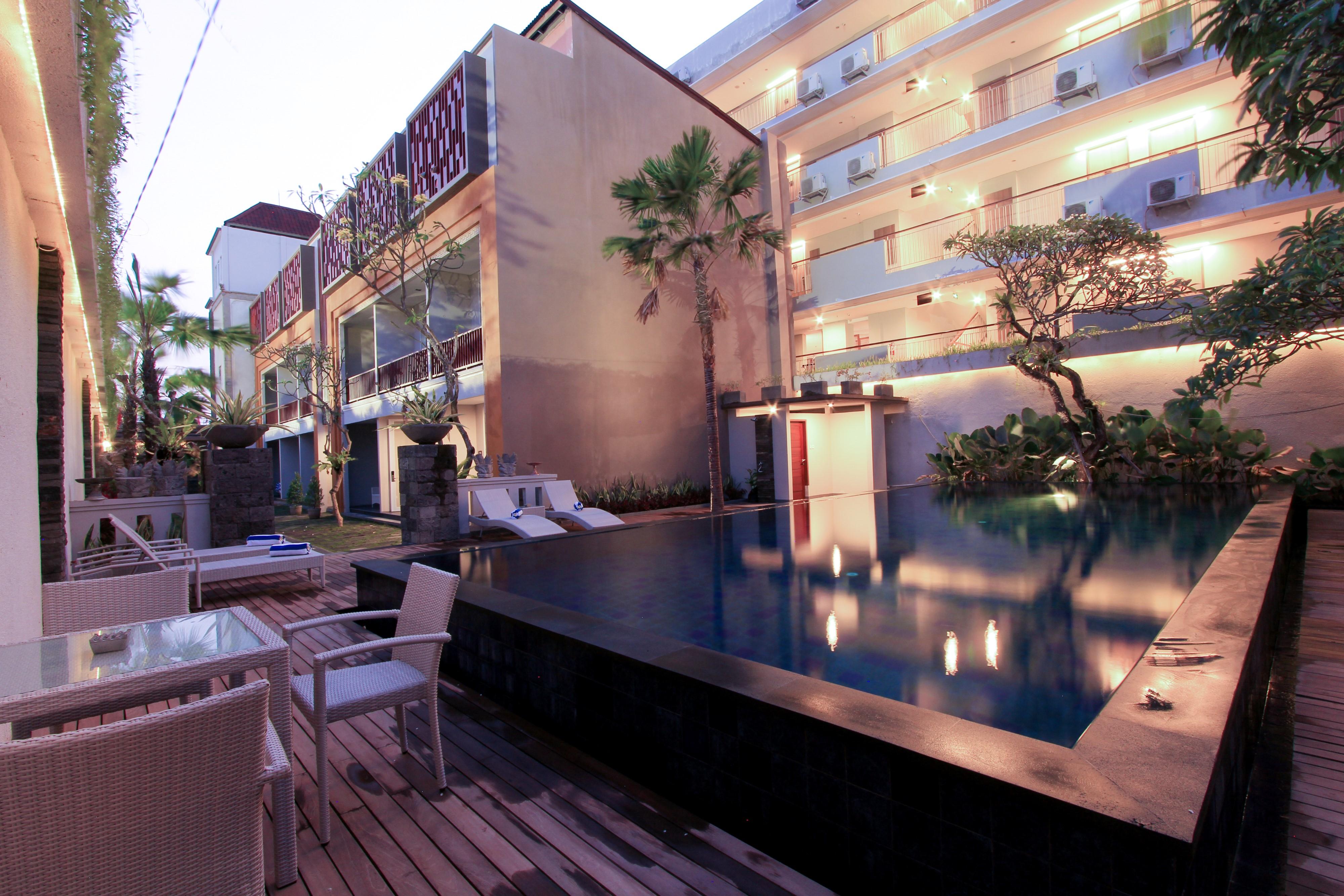 Transera Kamini Legian Hotel Luaran gambar