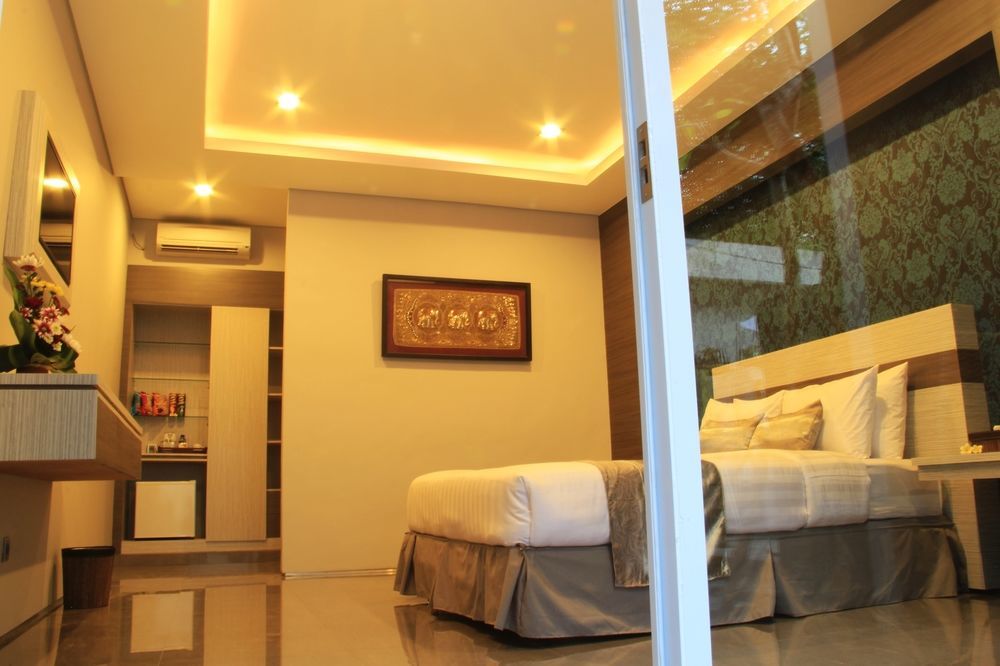Transera Kamini Legian Hotel Luaran gambar