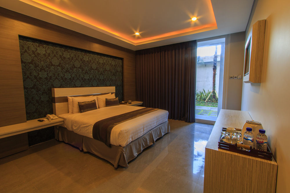 Transera Kamini Legian Hotel Luaran gambar