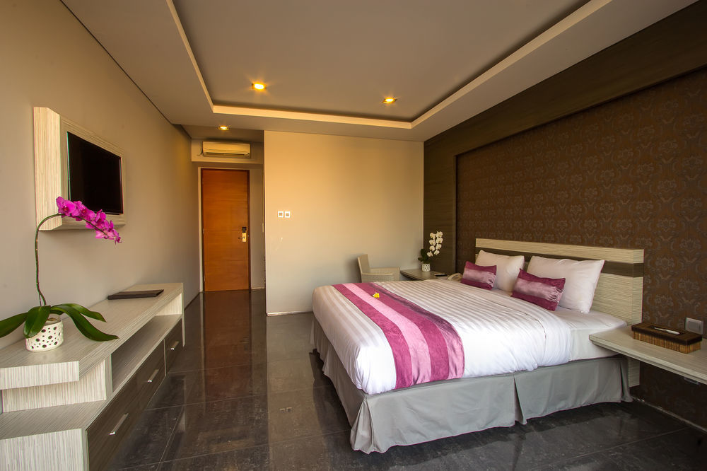 Transera Kamini Legian Hotel Luaran gambar