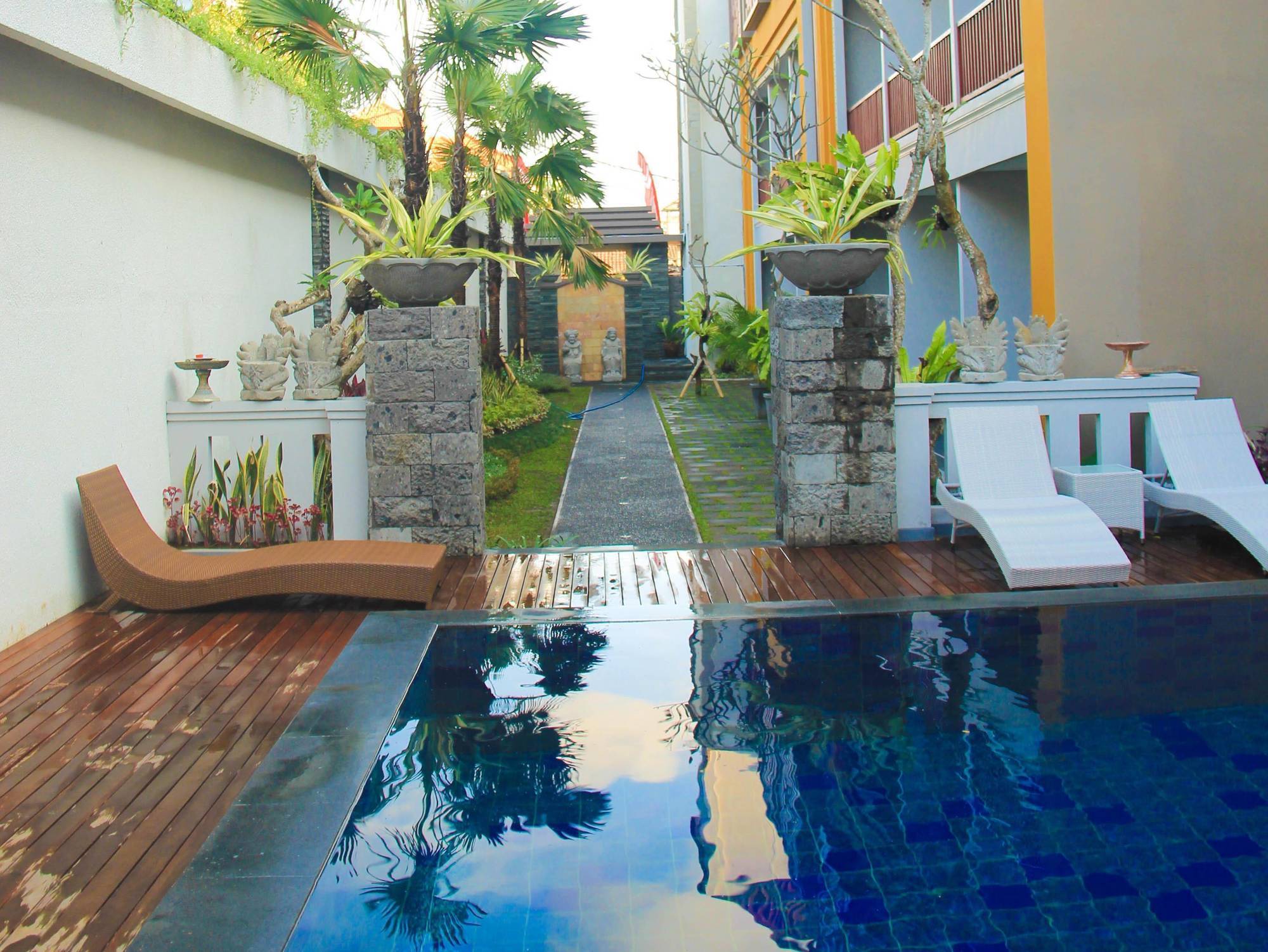 Transera Kamini Legian Hotel Luaran gambar