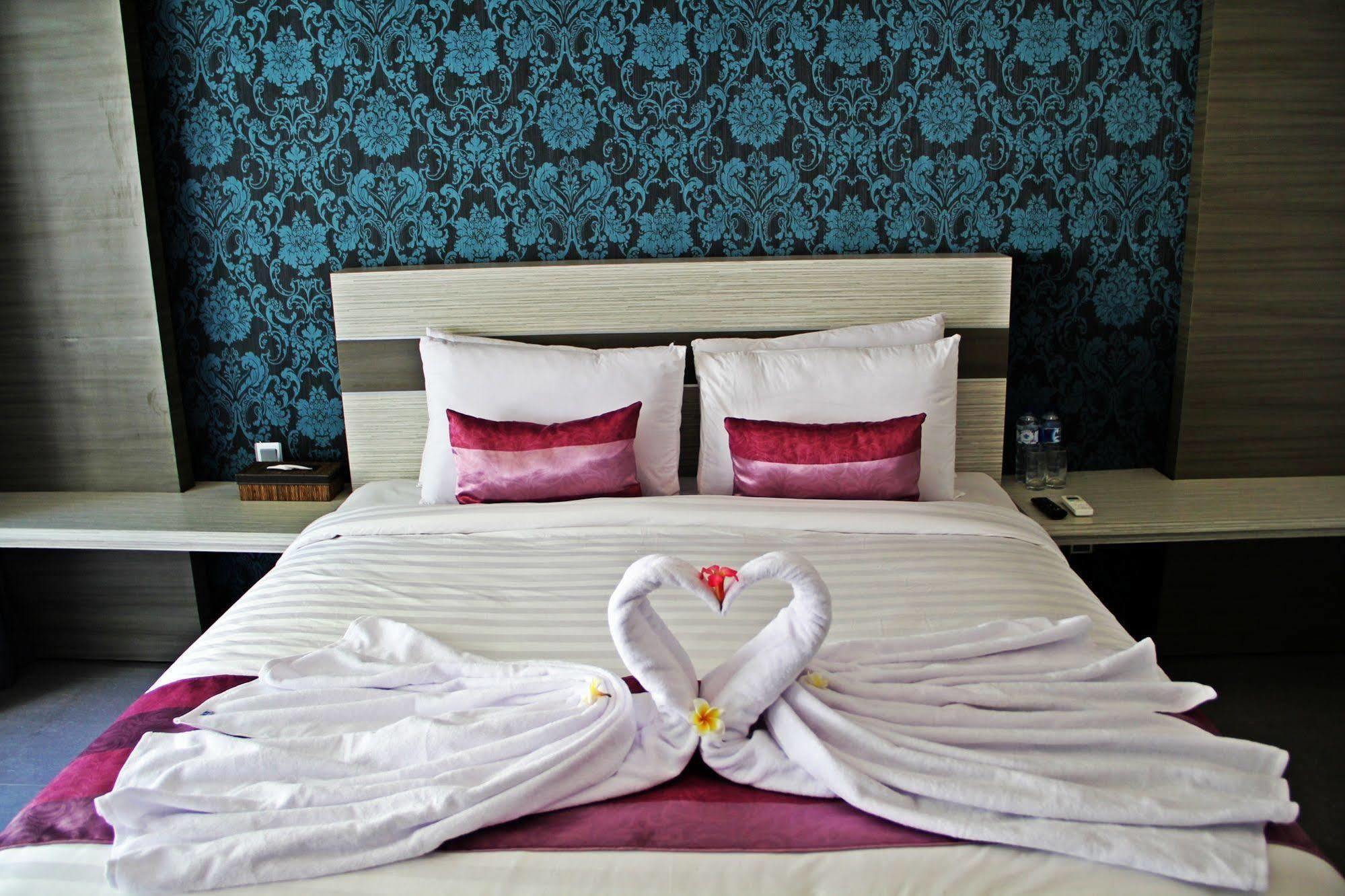 Transera Kamini Legian Hotel Luaran gambar