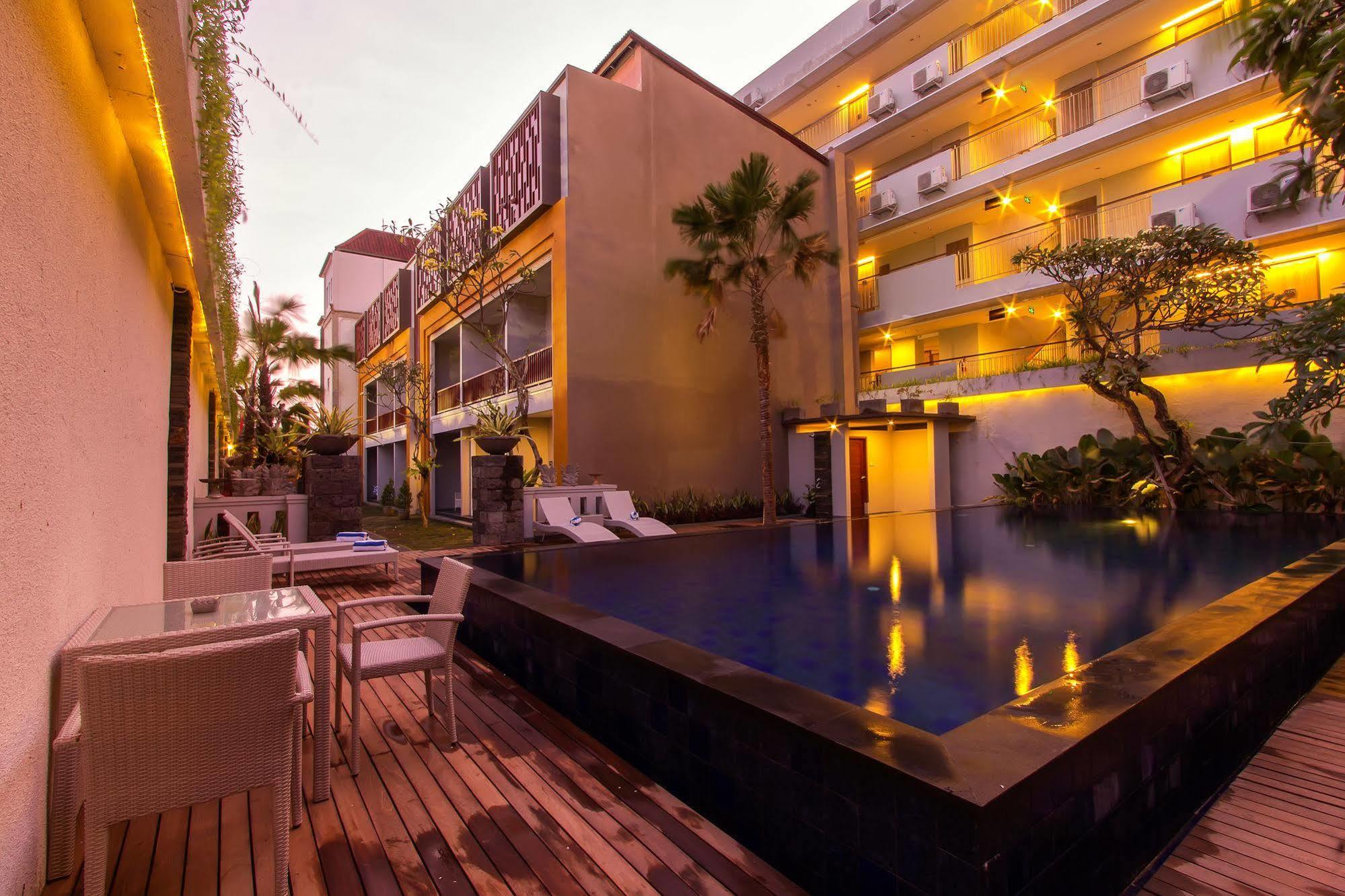 Transera Kamini Legian Hotel Luaran gambar