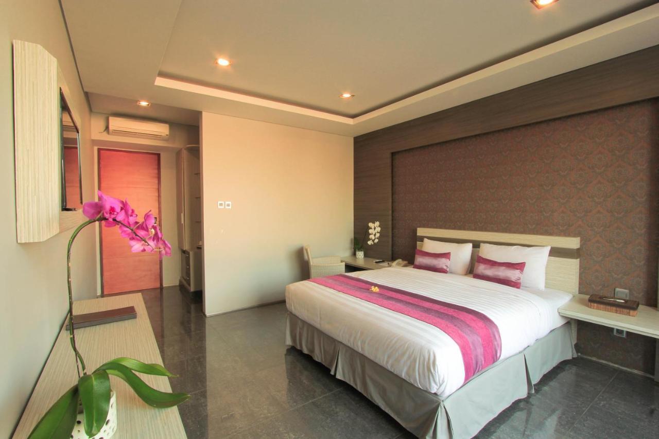 Transera Kamini Legian Hotel Luaran gambar